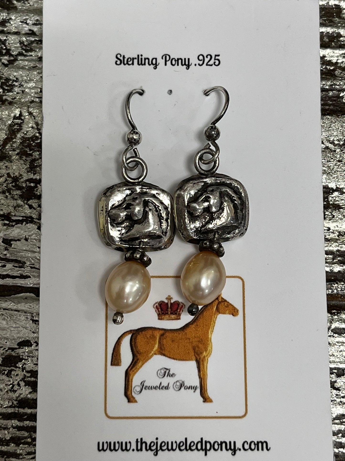 La Petite Horse head and pearl drop earring in sterling silver .925