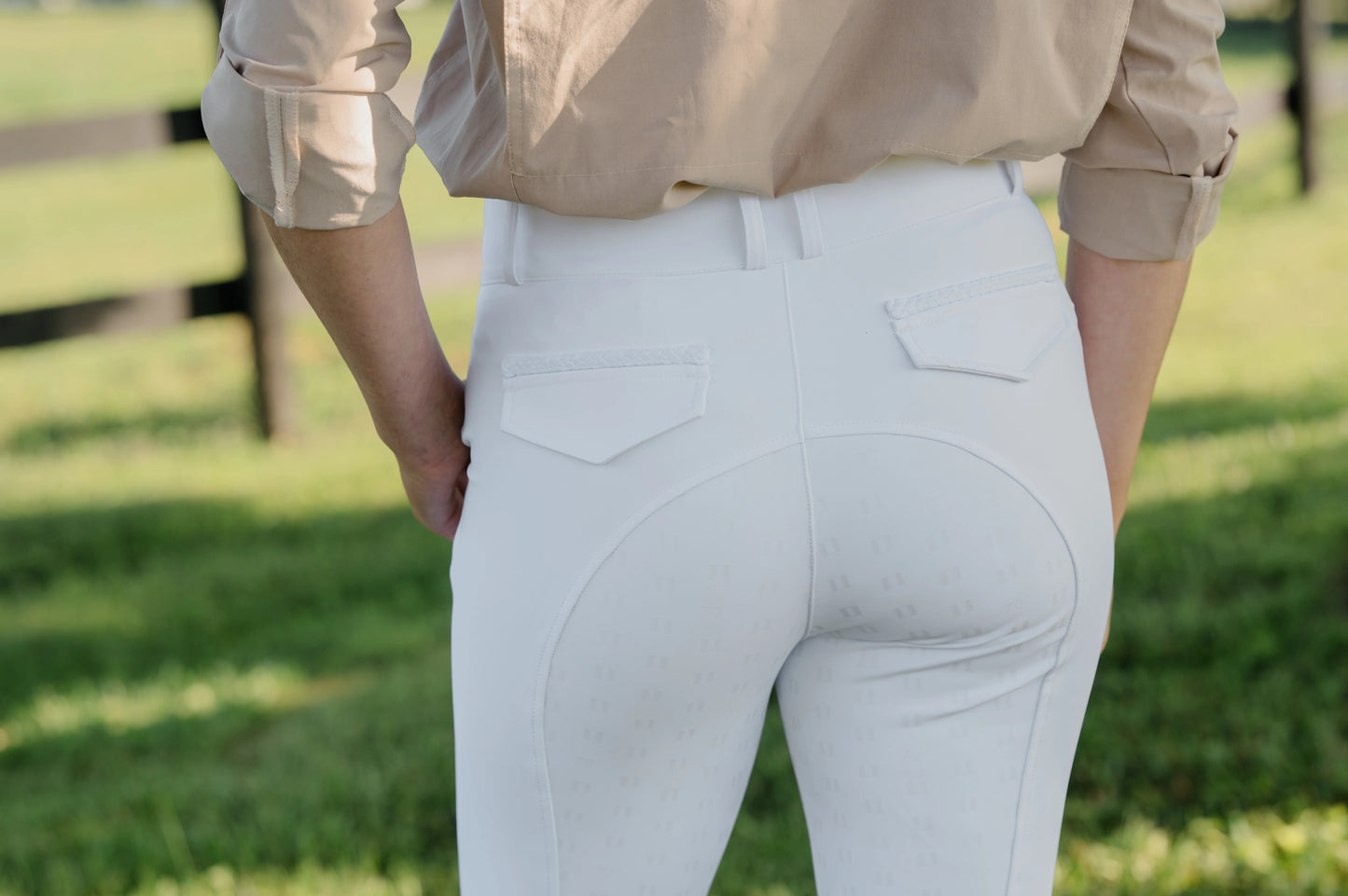 70 Degrees Cavalry Breech with Silicone Full Seat - Show White